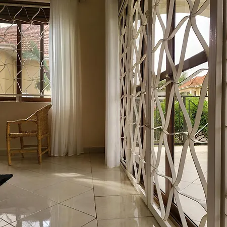 Aivilo Comfort Bed&Breakfast Entebbe Exterior photo